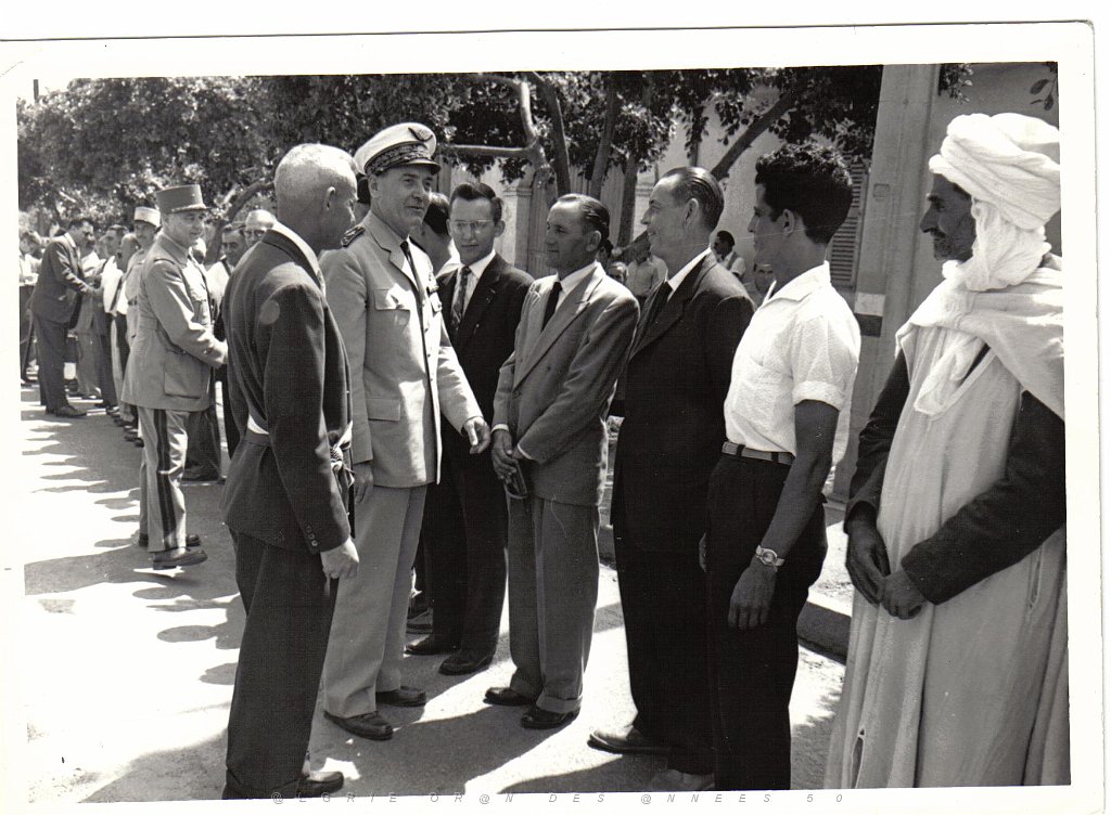 BOU SFER 06 JUILLET 1958 POSE DE LA PREMIERE PIERRE DU MONUMENT AUX MORTS 008.jpg